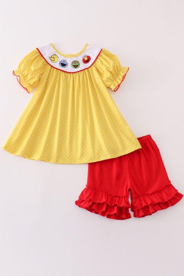 Yellow charactor embroidery girl set Supply